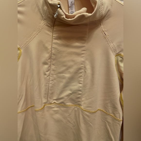 ⬇️ $ 35. ⬇️ Lululemon Size 10 long sleeve sweater in a light banana colour - Picture 5 of 12